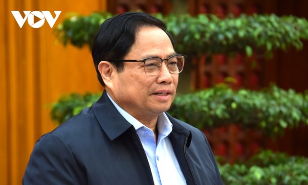 Премьер-министр Фам Минь Тинь председательствовал на заседании по фискальной, денежно-кредитной и макроэкономической политике