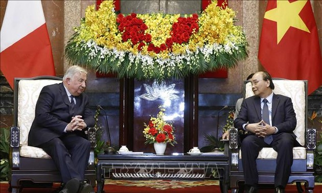Нгуен Суан Фук: Франция является важным партнером во внешней политике Вьетнама