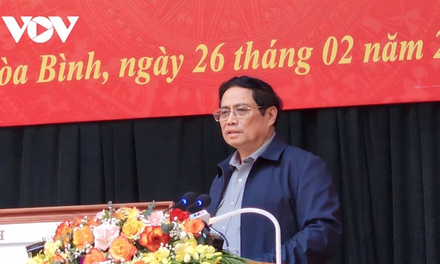 Премьер-министр Фам Минь Тинь провел рабочую встречу с руководителями провинции Хоабинь 