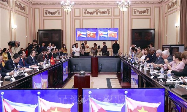 Председатель НС СРВ Выонг Динь Хюэ провел переговоры с Председателем НАНВ Кубы Эстебаном Ласо Эрнандесом