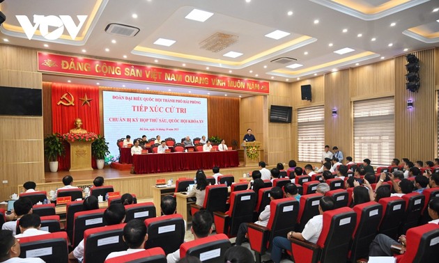 Председатель НС СРВ Выонг Динь Хюэ провел встречу с избирателями города Хайфон