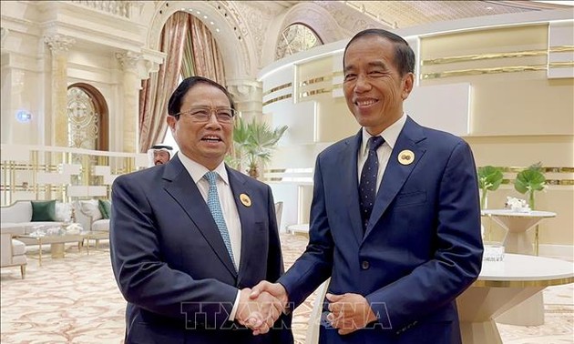 Премьер-министр Фам Минь Тинь провел встречи с президентом Филиппин, президентом Индонезии и премьер-министром Сингапура на полях саммита АСЕАН-ССАГПЗ