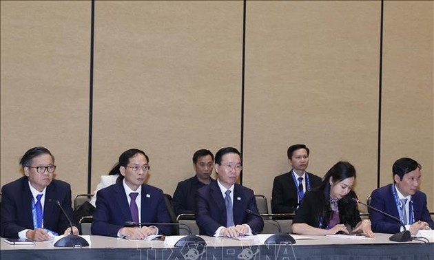 Президент Во Ван Тхыонг провел встречу с представителями делового альянса США-АТЭС