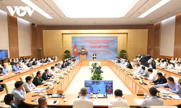 Премьер-министр Фам Минь Тинь председательствовал на заседании Руководящего комитета по ключевым национальным транспортным проектам