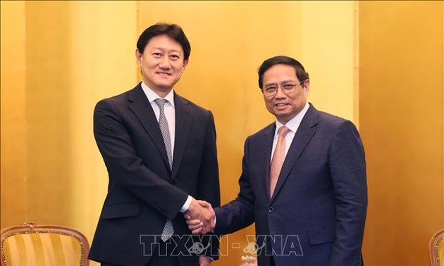Премьер-министр Фам Минь Тинь принял руководителей ведущих экономически корпораций Японии