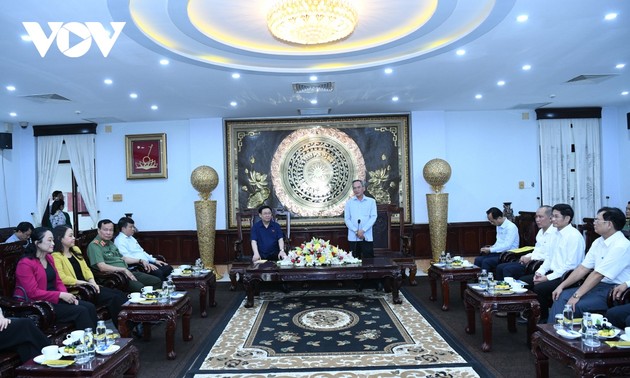 Председатель НС СРВ Выонг Динь Хюэ провел рабочую встречу с Постоянным бюро Парткома провинции Бакльеу