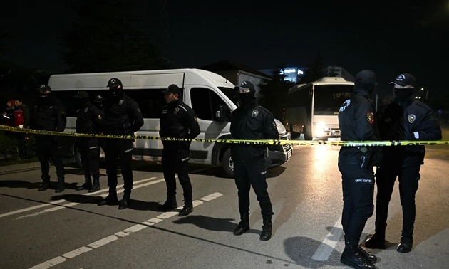 СМИ: неизвестный взял в заложники рабочих предприятия в пригороде Стамбула