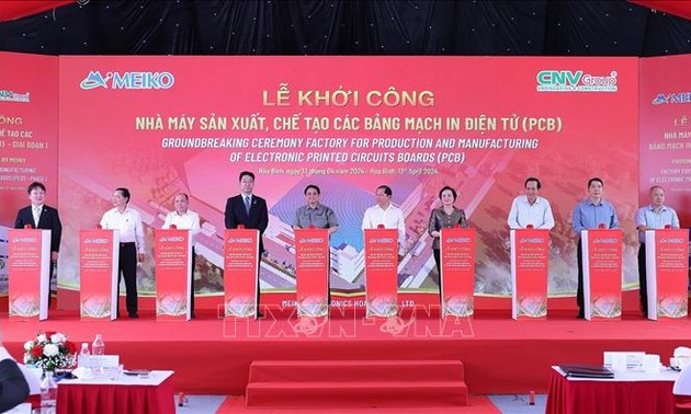 Премьер-министр Фам Минь Тинь присутствовал на церемонии начала строительства завода по производству электронных печатных плат