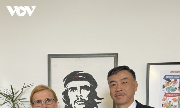 Коммунистическая партия Чехии и Моравии всегда считает Компартию Вьетнама одним из главных приоритетных партнеров