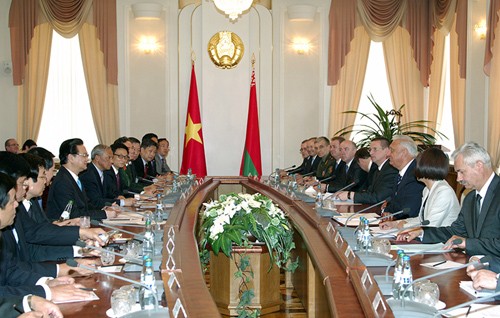 Thủ tướng Nguyễn Tấn Dũng tiếp lãnh đạo nghị viện Belarus