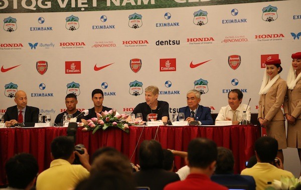 Đội tuyển quốc gia Việt Nam quyết đấu với Câu lạc bộ Arsenal