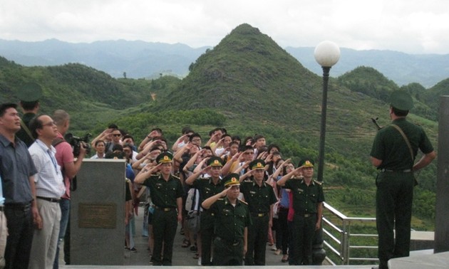 Trại hè Việt Nam 2013: Thăm cao nguyên đá Đồng Văn