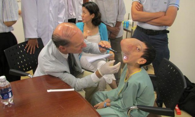 Bệnh viện Đa khoa Quốc tế Vinmec-Hà Nội phẫu thuật thành công tách khối u ác tính khổng lồ