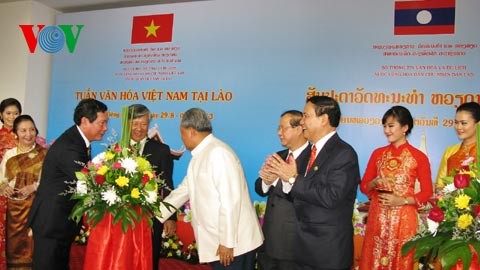 Tưng bừng các hoạt động Tuần Văn hóa Việt Nam tại Lào