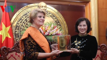Phó Chủ tịch Quốc hội Nguyễn Thị Kim Ngân nhận giải thưởng nhân đạo của UNICEF