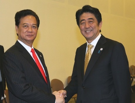 Thủ tướng Nguyễn Tấn Dũng gặp Thủ tướng Nhật Bản Shinzo Abe 