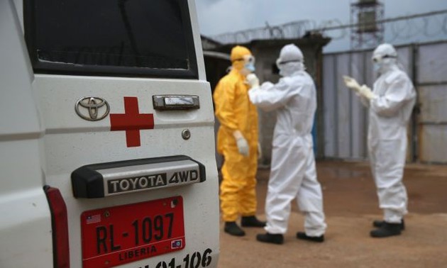 Dập tắt đại dịch Ebola cần chặng đường dài