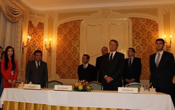 Đẩy mạnh hợp tác đầu tư giữa 3 nước Slovakia-Lào-Việt Nam
