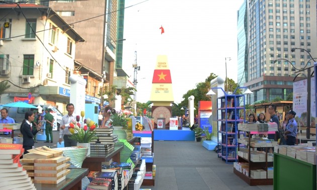 Khai mạc Lễ hội Đường sách Tết Bính Thân tại Thành phố Hồ Chí Minh