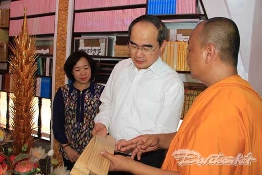 Ông Nguyễn Thiện Nhân thăm và chúc tết Chol Chnam Thmay tại Cần Thơ