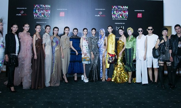 Tuần lễ thời trang quốc tế Việt Nam Xuân Hè 2017 diễn ra từ ngày 25-28/4 tại Thành phố Hồ Chí Minh