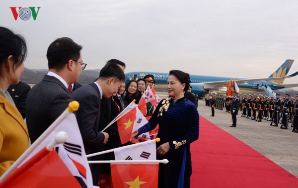 Chủ tịch Quốc hội thăm ĐSQ Việt Nam và gặp gỡ kiều bào tại Hàn Quốc