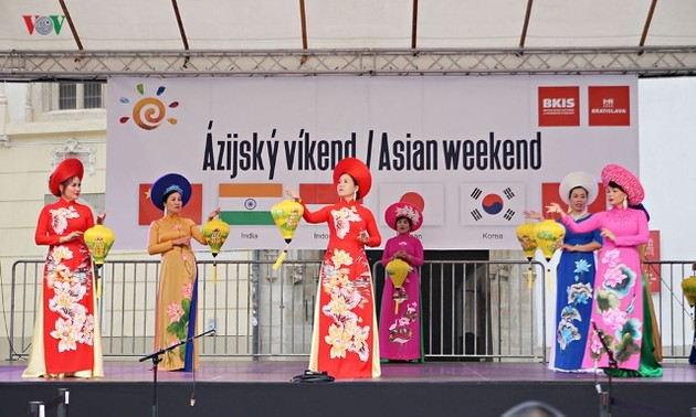 Việt Nam tỏa sáng tại lễ hội văn hóa châu Á 2019 ở Bratislava (Slovakia)