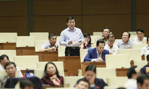 Нацсобрание СРВ обсудило вопрос повышения качества работы уполномоченных по парламентским делам депутатов