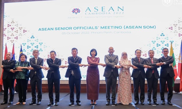 Họp trù bị cho Hội nghị Cấp cao ASEAN và các Hội nghị liên quan