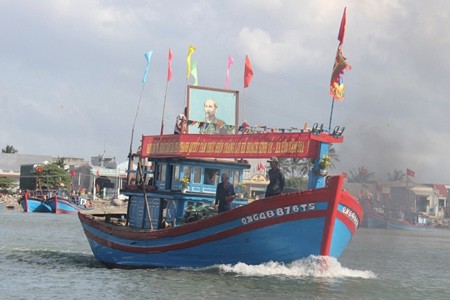 Nelayan propinsi Khanh Hoa melakukan keberangkatan produksi awal tahun baru