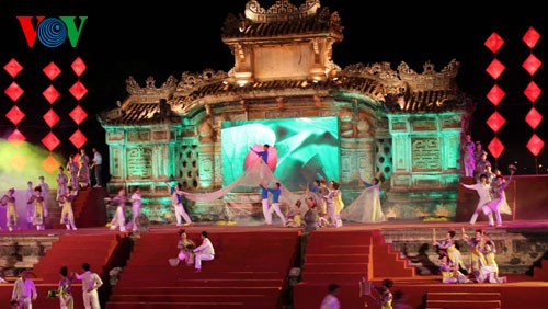 Lebih dari 65 ribu orang menghadiri Festival Kerajinan Tradisional kota Hue 2013