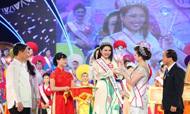 Babak final Kontes Ratu semua etnis Vietnam 2013