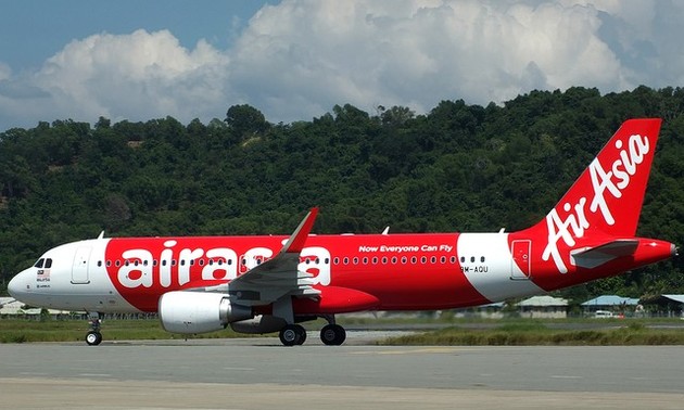 Perusahaan penerbangan AirAsia membuka kampanye mencari pesawat terbang yang hilang
