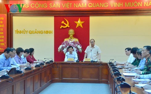 Deputi PM Nguyen Xuan Phuc membimbing pekerjaan mencegah dan menanggulangi hujan dan banjir di propinsi Quang Ninh