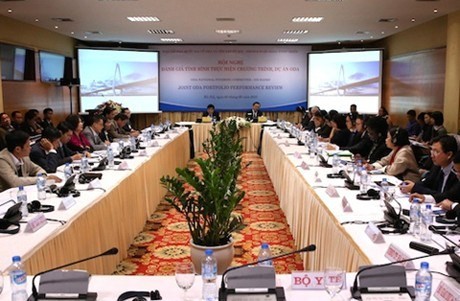Deputi PM Hoang Trung Hai memberikan pengarahan terhadap pekerjaan pengucuran modal ODA