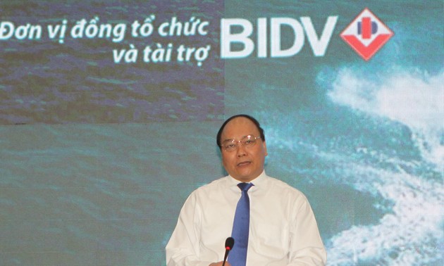 Deputi PM Nguyen Xuan Phuc menghadiri Konferensi promosi investasi dan sosialisasi pariwisata