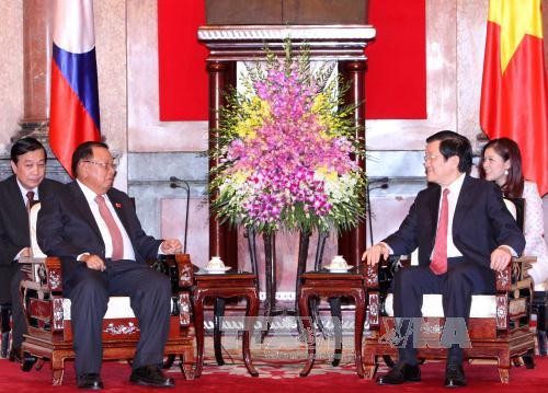 Tidak henti-hentinya memupuk persahabatan Vietnam-Laos dan Vietnam-Kamboja