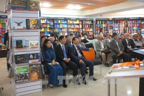Upacara peluncuran buku “Ho Chi Minh : Usaha dan zaman” di Mongolia