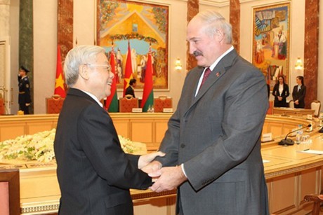 Sekjen Nguyen Phu Trong menerima Presiden Belarus, Alexander Lukashenko