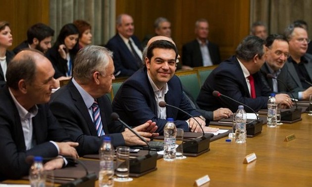 Yunani memulai menilai pelaksanaan program bantuan baru