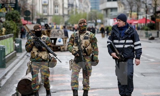 Belgia akan mengerahkan  lagi 1.000 polisi untuk melawan kekerasan dan teror