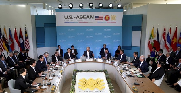 Presiden AS, Barack Obama mengumumkan paket langkah memperkuat ekonomi dengan Asia Tenggara