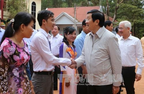 Presiden Truong Tan Sang mengunjungi tentara dan rakyat daerah perbatasan Loc Ninh, Binh Phuoc