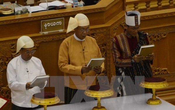 Myanmar : Presiden terpilih Htin Kyaw dilantik