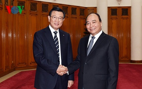 PM Nguyen Xuan Phuc menerima Ketua Grup Kumbo Asiana