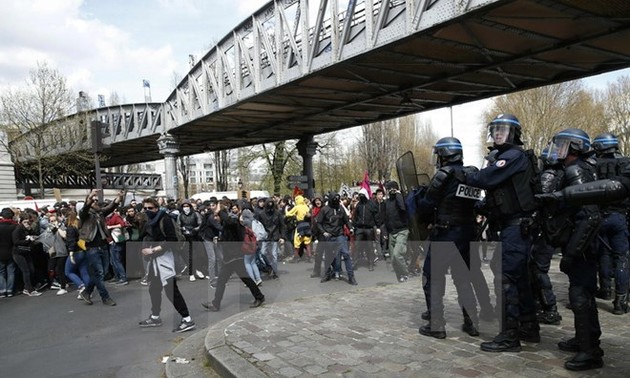 Perancis masih tegang karena demonstrasi kekerasan