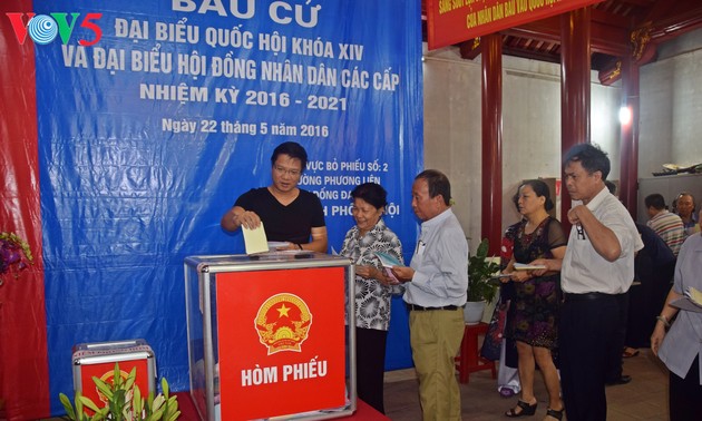Suasana pemilu yang bergelora di kecamatan Phuong Lien, distrik  Dong Da, Ibukota Hanoi.