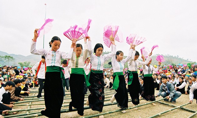 Pekerjaan pelestarian dan pengembangan tarian tradisional Vietnam