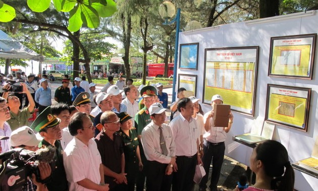 Propinsi Khanh Hoa mengadakan pameran mobil “Hoang Sa, Truong Sa- wilayah Vietnam”