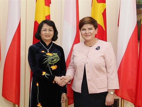 Wakil Presiden Dang Thi Ngoc Thinh melakukan pertemuan dengan PM Polandia
